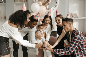 Fêter le premier anniversaire de bébé : comment s'y prendre ?