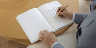 Pourquoi choisir un livre d'or dédié au mariage ?