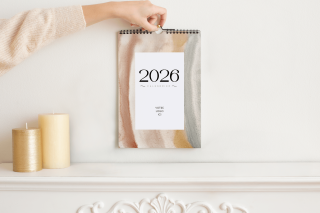 Calendrier mural A4 : fixation simple et intégrée