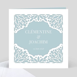 Faire-part mariage bleu et blanc avec découpe dentelle, prénoms Clémentine et Joachim, date 19 juin 