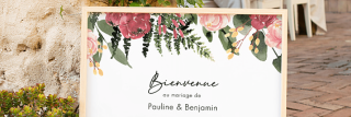 Panneau de bienvenue mariage avec fleurs aquarelle, prénoms Pauline et Benjamin, fond naturel