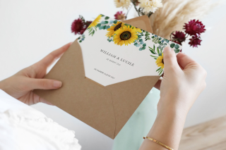 Faire-part de mariage avec tournesols, enveloppe kraft, style champêtre