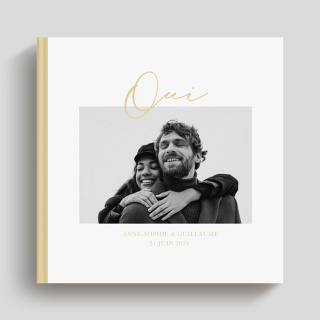 Album photo mariage avec photo noir et blanc du couple, titre Oui doré