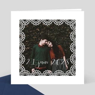Faire-part mariage photo couple avec dentelle blanche et date 21 juin 2028 en surimpression