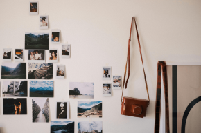 Cartes postales : recyclez-les dans votre décoration intérieure