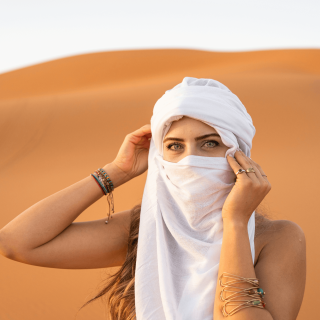 femme dans le désert