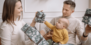 40 id&eacute;es de cadeaux pour une naissance qui changent des peluches