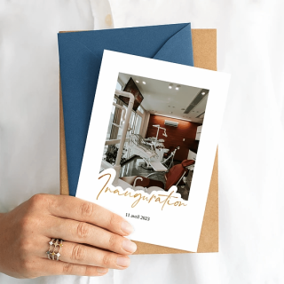 Carte inauguration cabinet dentaire, photo fauteuils médicaux, texte manuscrit doré, date 11 avril 2