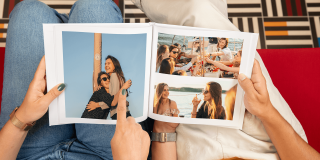 Par ordre chronologique : Du départ au retour