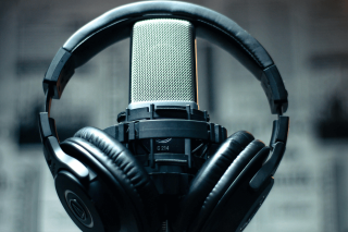                              Le bar à souvenirs avec des micro-interviews