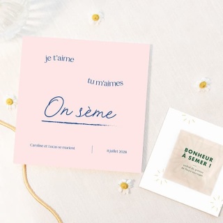 Faire-part mariage carré rose pâle avec texte On sème et sachet de graines Bonheur à semer